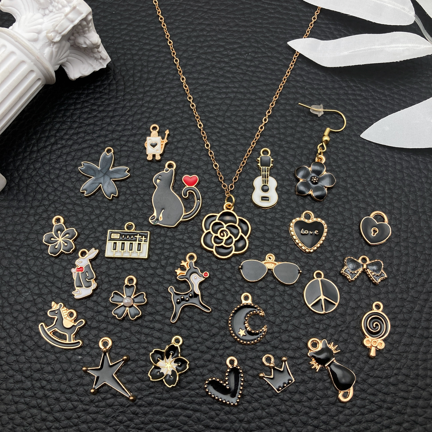 Mixed Black Gold Enamel Charms - Musical Instrument Jewelry recension och pris